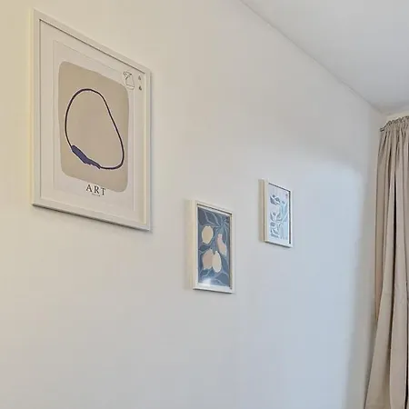 Heaven With 4 Bedrooms A Furnished Kitchen And Balcony Apartamento Filderstadt