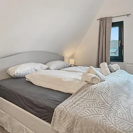 Heaven With 4 Bedrooms A Furnished Kitchen And Balcony * Filderstadt