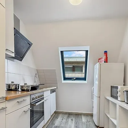 Heaven With 4 Bedrooms A Furnished Kitchen And Balcony 필더슈타트