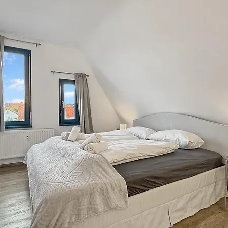 Heaven With 4 Bedrooms A Furnished Kitchen And Balcony