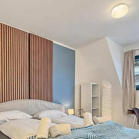 Heaven With 4 Bedrooms A Furnished Kitchen And Balcony 필더슈타트