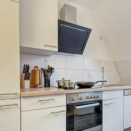 Heaven With 4 Bedrooms A Furnished Kitchen And Balcony 아파트