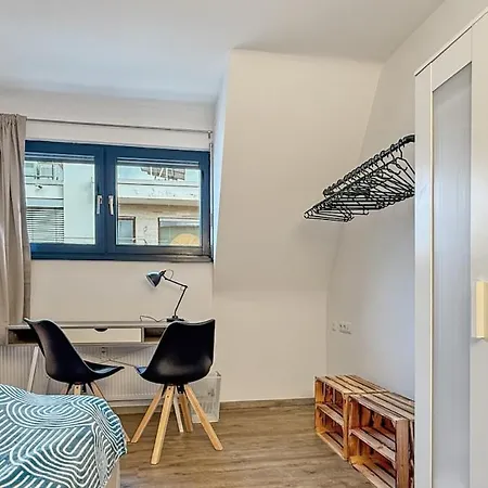 Heaven With 4 Bedrooms A Furnished Kitchen And Balcony 아파트 *