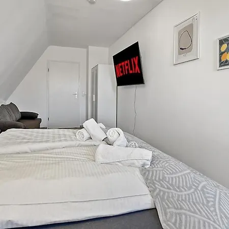 Heaven With 4 Bedrooms A Furnished Kitchen And Balcony 아파트 필더슈타트