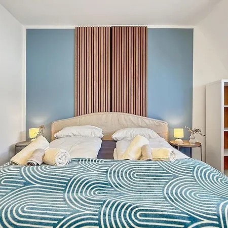 아파트 Heaven With 4 Bedrooms A Furnished Kitchen And Balcony *