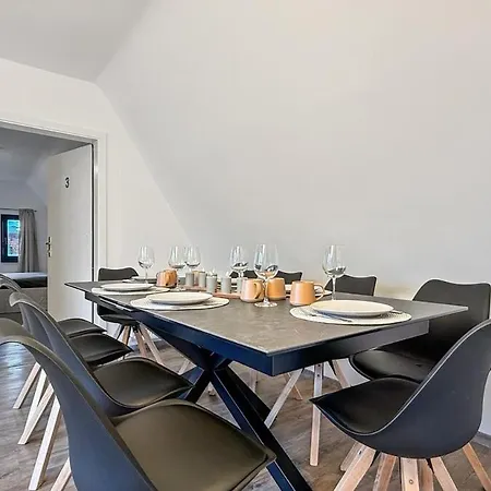 Heaven With 4 Bedrooms A Furnished Kitchen And Balcony *