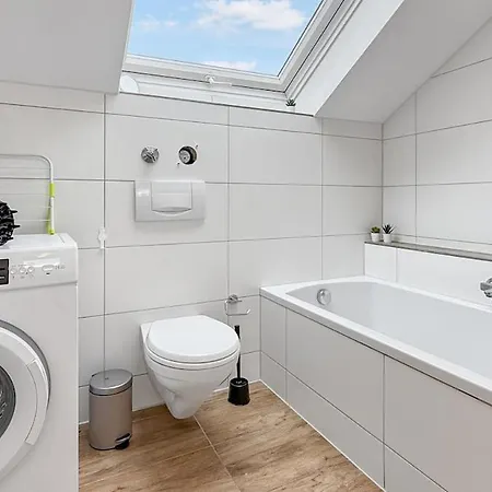 Heaven With 4 Bedrooms A Furnished Kitchen And Balcony * 필더슈타트