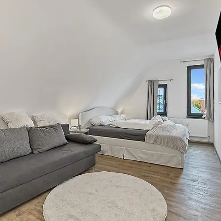 Heaven With 4 Bedrooms A Furnished Kitchen And Balcony * Filderstadt