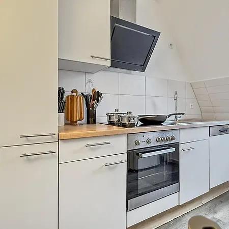 Heaven With 4 Bedrooms A Furnished Kitchen And Balcony Apartamento