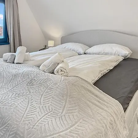 아파트 Heaven With 4 Bedrooms A Furnished Kitchen And Balcony *