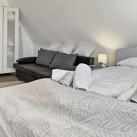 아파트 Heaven With 4 Bedrooms A Furnished Kitchen And Balcony 필더슈타트